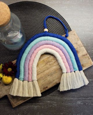 🌈 Nové macramé duhy právě přinášejí jemnost, barvy a útulnou atmosféru do každého domova. Každá duha je pečlivě vázaná a...